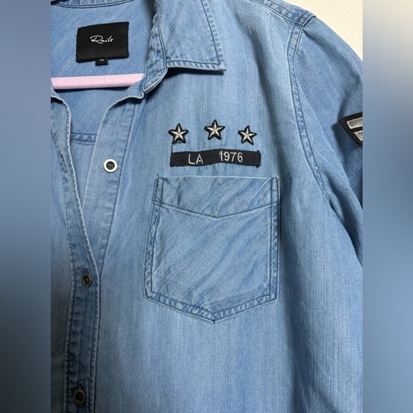 Rails Military Patch Lightweight Chambray Long Sleeve Casual Button Down Shirt - Picture 12 of 13